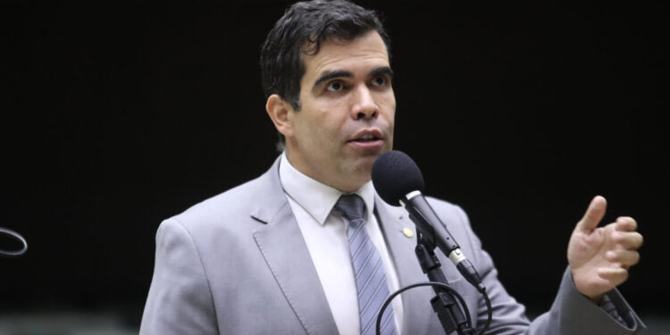 Governo atende solicitação de Ayres e pedágios em rodovias federais aceitarão Pix e cartões de débito e crédito