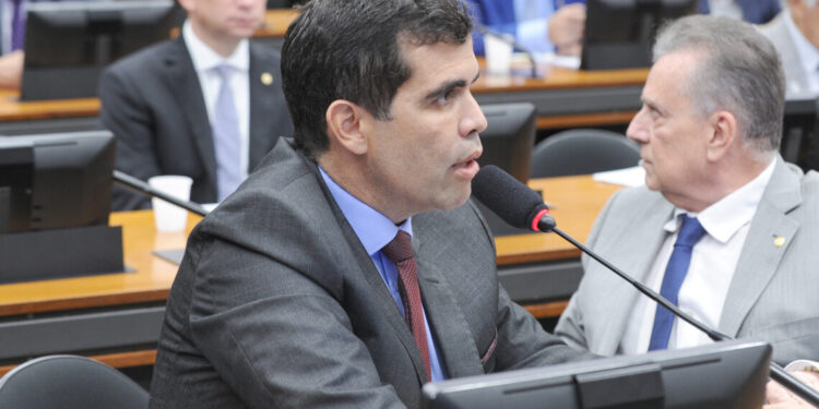 Ricardo Ayres vota pelo fim das saidinhas de presos e comemora aprovação