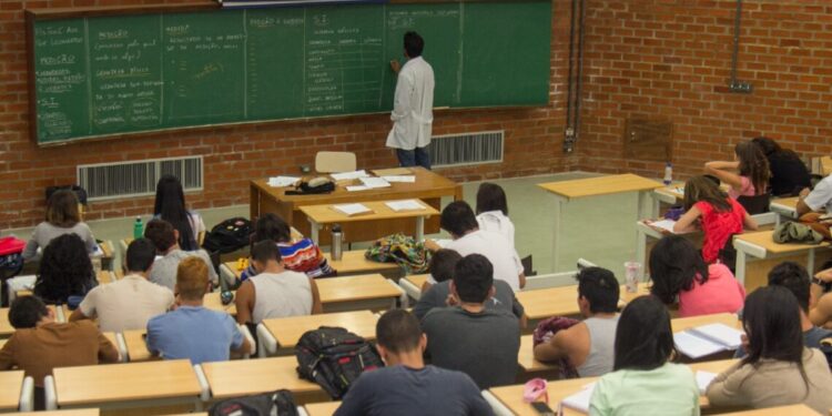 Dados do MEC mostram que a preferência por cursos técnicos em administração têm crescimento de 195%