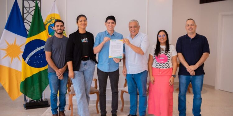 Saúde e meio ambiente agradecem: Prefeitura de Lajeado e Paraíso do Tocantins firmam convênio em projeto de destinação correta de pneus.