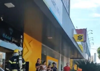 Andar de prédio da prefeitura de Palmas é atingido por chamas