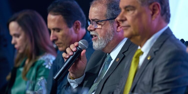 CRO-TO parabeniza lançamento da Frente Parlamentar da Odontologia em Brasília