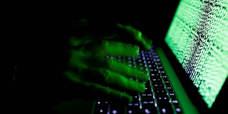 Operação Freeloader: Polícia Civil cumpre mandados e apreende dispositivos informáticos que estariam sendo usados para invadir perfis