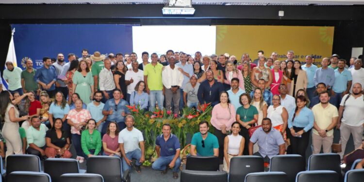 Governador Wanderlei Barbosa celebra os 35 anos do Ruraltins com entrega de 400 computadores e anuncia benefício aos extensionistas do órgão