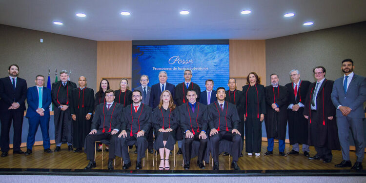 Vice-governador Laurez Moreira prestigia solenidade de posse dos promotores de Justiça substitutos