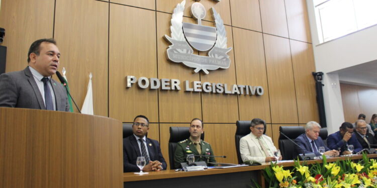 Em Palmas, secretário de estado da Segurança Pública recebe homenagem em sessão solene alusiva ao Dia do Exército Brasileiro na Câmara Municipal