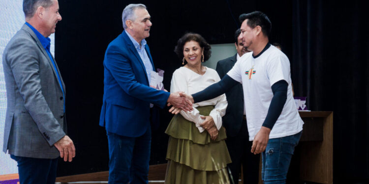 Professor indígena vence etapa regional do Prêmio Educador Transformador do Sebrae