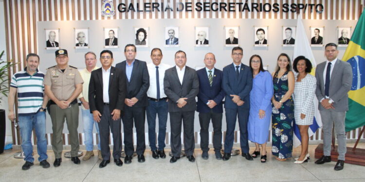 Reunião com os gestores e equipe técnica da Secretaria de Segurança Pública do Tocantins marcou a posse do novo superintendente da Polícia Científica. Crédito: Jodacy Filho/Governo do Tocantins