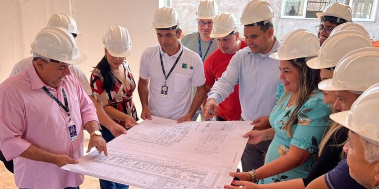 Obras de construção da sede própria da Agência de Metrologia é visitada por servidores da pasta