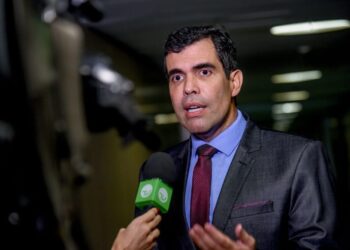 Ricardo Ayres compara caso Marielle a filme “Tropa de Elite” e vota pela manutenção da prisão de Brazão