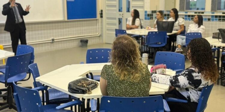 Em Palmas, Delegado da Polícia Civil do Tocantins ministra palestra sobre direitos de crianças e adolescentes