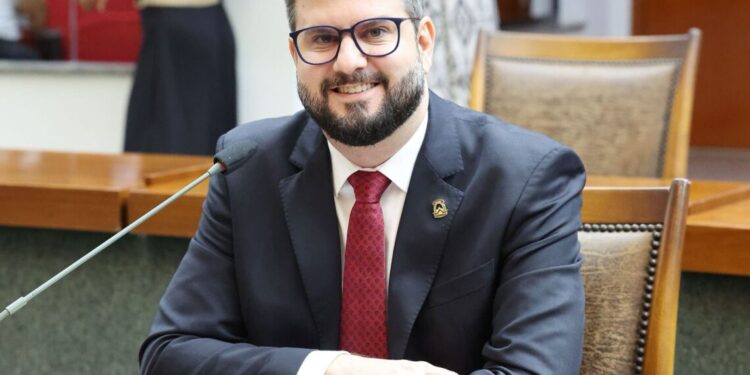 Energia azul: Mantoan solicita campanha sobre direito a desconto na conta de luz, no Tocantins