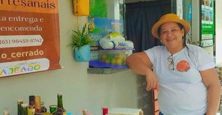 Empreendedora de Lajeado se destaca em evento de aniversário do Naturatins ao levar mensagem de fabricação de produtos naturais sem agredir a natureza