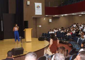 Escola de Palmas promove conscientização e debate sobre bullying com especialista em saúde mental