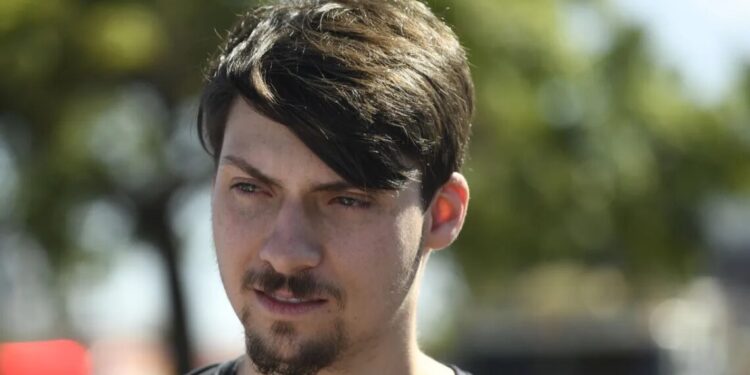 Banco pede à Justiça apreensão de bens de Jair Renan Bolsonaro por dívida de R$ 360 mil