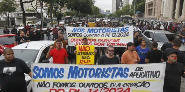 Planalto investe em “ofensiva de comunicação” por projeto de lei dos aplicativos