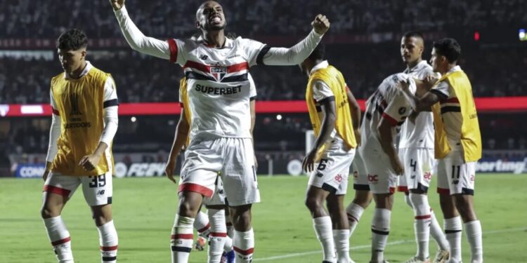 André Silva marcou o gol que deu alívio à torcida do São Paulo, aos 36 minutos do segundo tempo
Alexandre Schneider/Getty Images