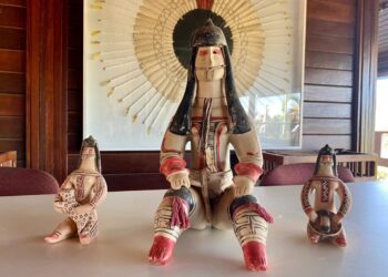 Governo do Tocantins visita acervo das bonecas Ritxòkò da década de 40 no Museu Nacional dos Povos Indígenas