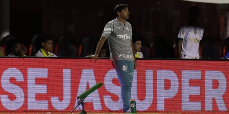 Abel reclama do gramado do Barradão após vitória do Palmeiras