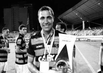 Ex-zagueiro Lino, ídolo do Atlético-GO, morreu aos 39 anos, vítima de infarto Divulgação/Atlético-GO