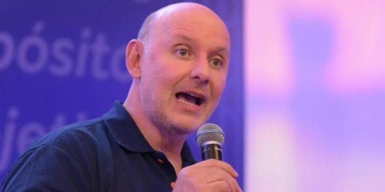 Tande, ídolo do vôlei, sofre infarto e se recupera no hospital: “Cuidem-se”