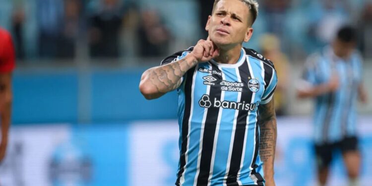 Com gols “gringos”, Grêmio vence Athletico-PR pelo Brasileirão