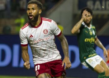Wesley comemora o gol da vitória do Inter sobre o Palmeiras