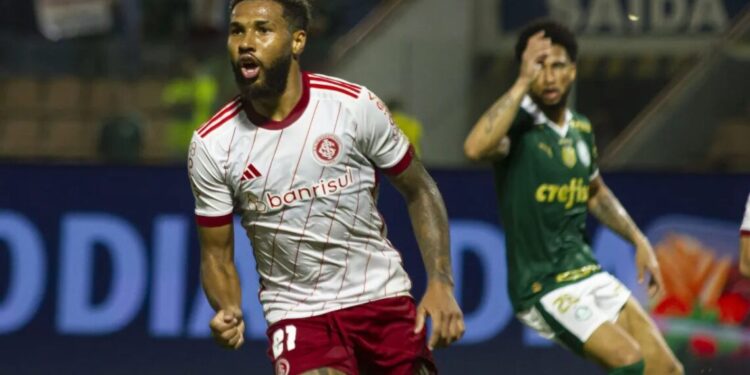 Inter vence Palmeiras e segue com 100% de aproveitamento