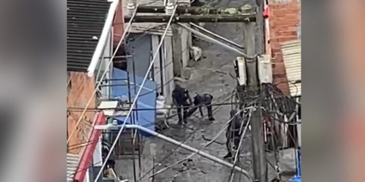 “Não houve violação da cena do crime”, diz PM sobre vídeo que mostra policiais mexendo em local onde criança foi ferida em tiroteio