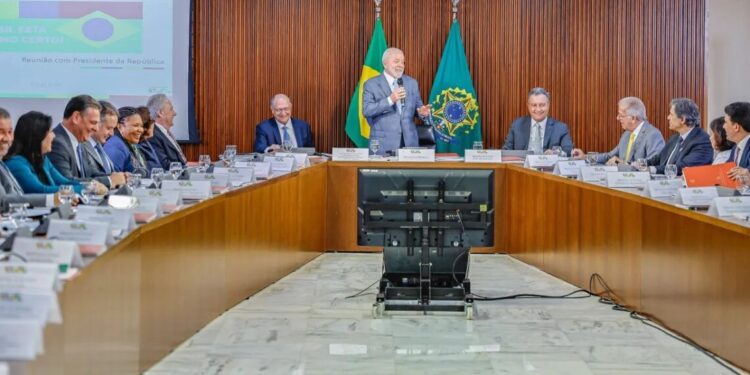 Preocupado com pauta no Congresso, Lula quer reunir ministros e líderes ainda hoje