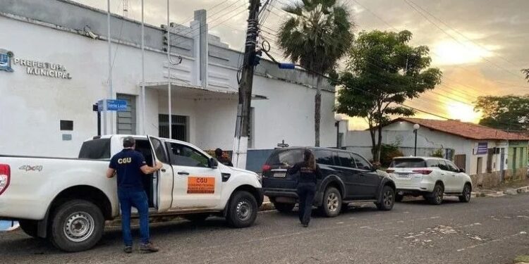 PF faz operação contra esquema de fraude em licitações em cidades do Piauí