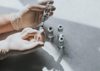 Vacinas mais recentes para Covid-19, atualizadas para as novas variantes, protegem contra infecções sintomáticas
Catherine Falls Commercial/GettyImages