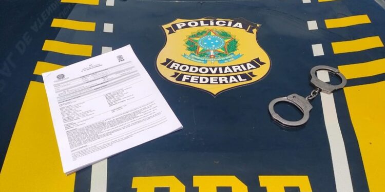 PRF prende 3 foragidos da justiça no Tocantins
