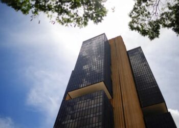 Mercado eleva pela 2ª vez previsão para taxa Selic em 2024, aponta Focus