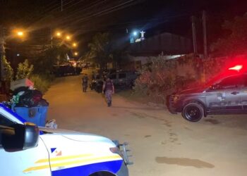 Suspeitos de assaltar loja são perseguidos por vítima e morrem em troca de tiros com policiais