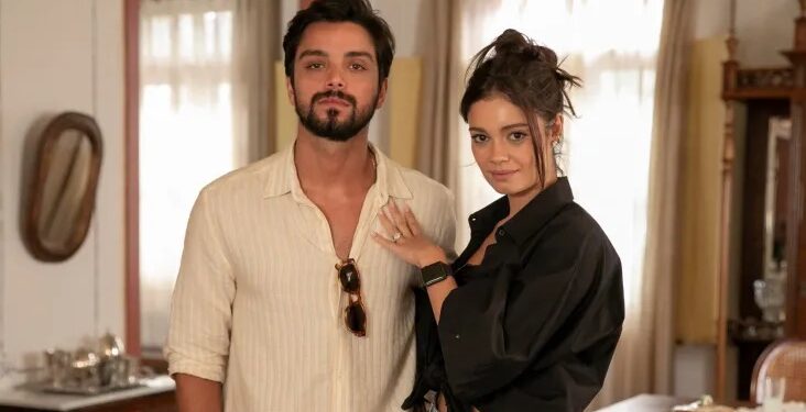 José Venâncio (Rodrigo Simas) começou o remake de "Renascer" casado com Eliana (Sophie Charlotte)

Crédito: Globo/Manoella Mello
