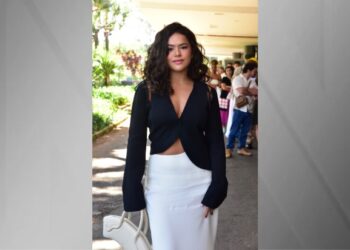 Com um look preto e branco, Maísa também compareceu ao evento Crédito: Leo Franco/ Agnews