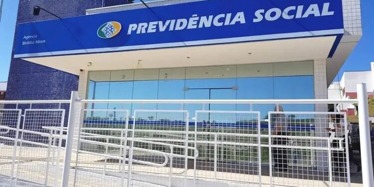 INSS: 1ª parcela do 13º salário começa a ser paga nesta quarta (24) a aposentados e pensionistas