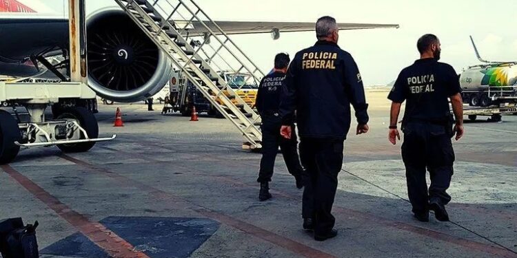 PF prende funcionários do aeroporto de Guarulhos por troca de malas com drogas