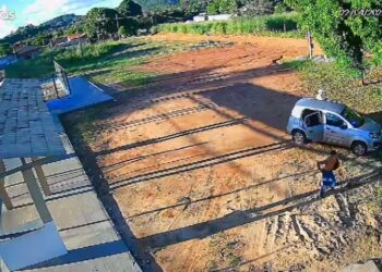 Câmeras registram assalto e fuga de suspeitos para matagal onde morreram durante confronto com polícia