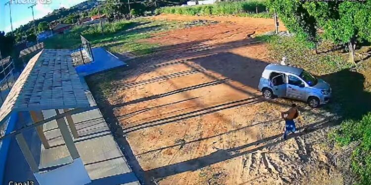 Suspeitos tinham passagens por furtos e outros crimes — Foto: Divulgação