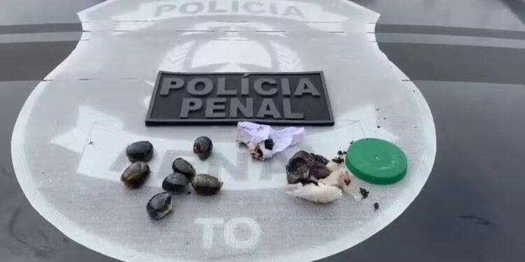 Presos engolem cápsulas com drogas para venderem dentro de presídio, diz polícia