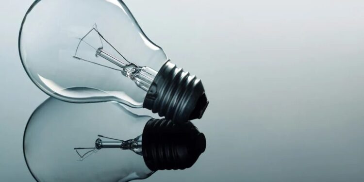 Reforma tributária prevê cashback de até 50% do imposto na conta de luz para baixa renda