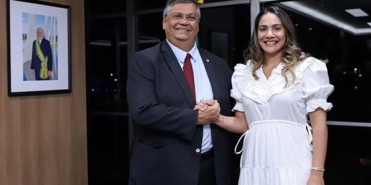 Senadora que assumiu mandato de Flávio Dino deixa PSB e se filia ao PDT