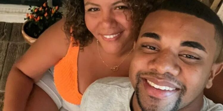 Após confirmar término, Davi apaga todas as fotos com Mani das redes sociais