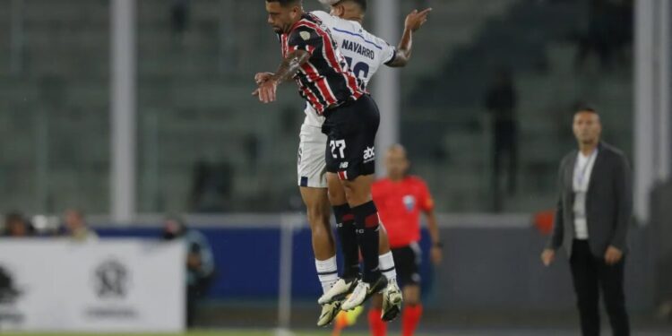 São Paulo joga mal e perde para o Talleres na estreia da Libertadores