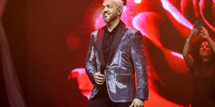 Belo lança música romântica após fim de casamento com Gracyanne