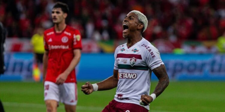 Técnico fala sobre retorno de jogadores afastados do Fluminense por festa