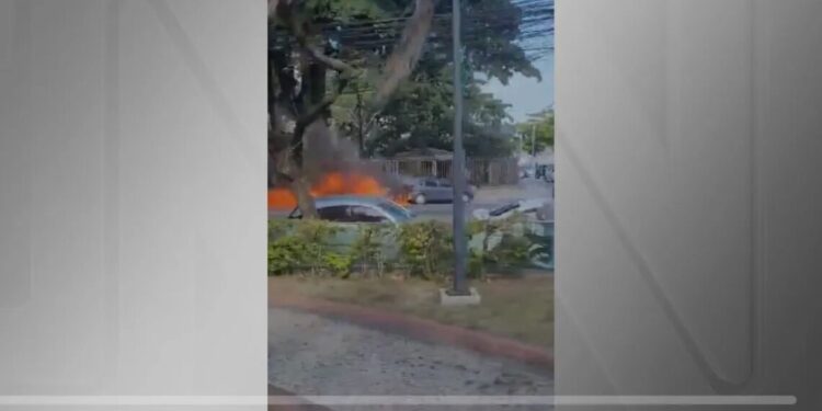 Homem é preso após incendiar carro estacionado em Niterói (RJ)