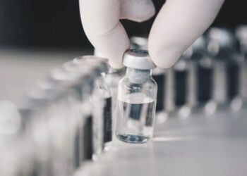 A vacina contra câncer de pele desenvolvida pela Moderna com a MSD é personalizada para a necessidade de cada paciente Emilija Manevska/GettyImages